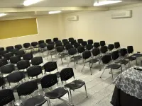 Crystal Plaza Hotel Hotels near Buritis Park