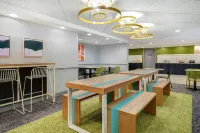 Spark by Hilton Watertown - 3 ดาว