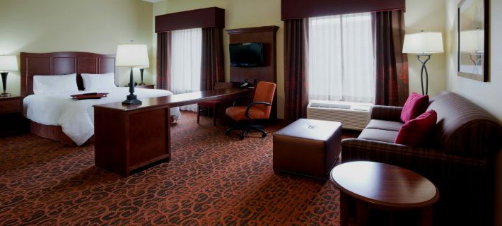 Hampton Inn & Suites Minot Airport Hotels in Minot
