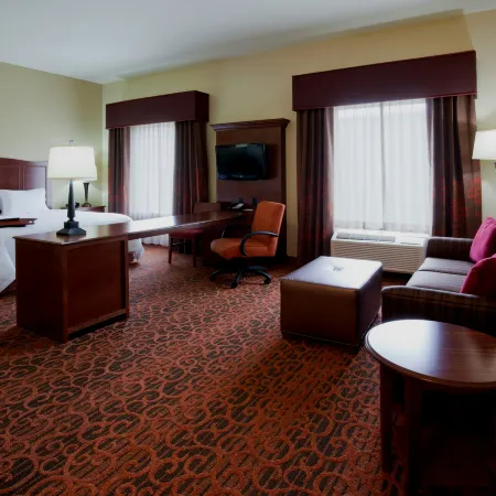 Hampton Inn & Suites Minot Airport