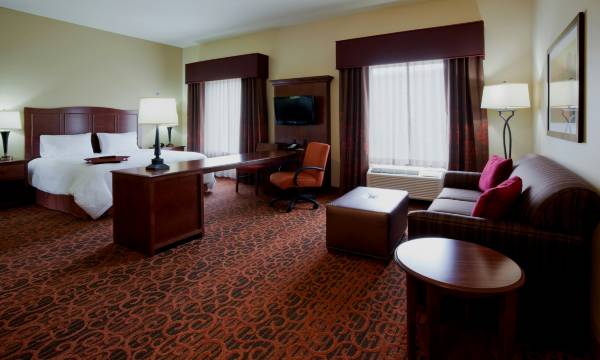 Hampton Inn & Suites Minot Airport