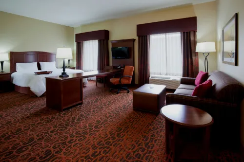 Hampton Inn & Suites Minot Airport - Pet friendly