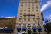 Hampton Inn & Suites Montgomery-Downtown - parking