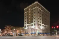 Hampton Inn & Suites Montgomery-Downtown - parking