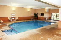 Hampton Inn Cedar Rapids - مسبح
