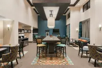 Hampton Inn & Suites West des Moines/SW-Mall Area - Parkplatz