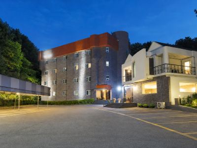 HillHouse Hotel
