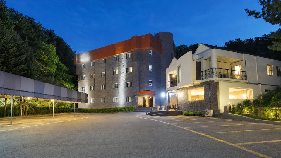 HillHouse Hotel