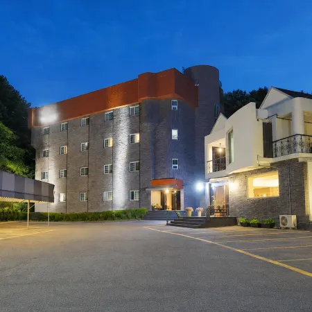 HillHouse Hotel