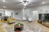 Screened Porch: Newly Built Townhome in Madison -  Apartamentos vacacionales
