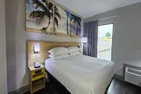 Days Inn & Suites by Wyndham Tampa near Ybor City - Park Yeri