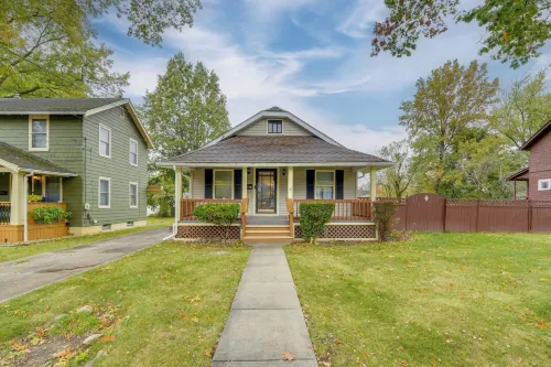 1 Mi to Akron Zoo: Ranch-style Home w/ Yard! - 3-Sterne
