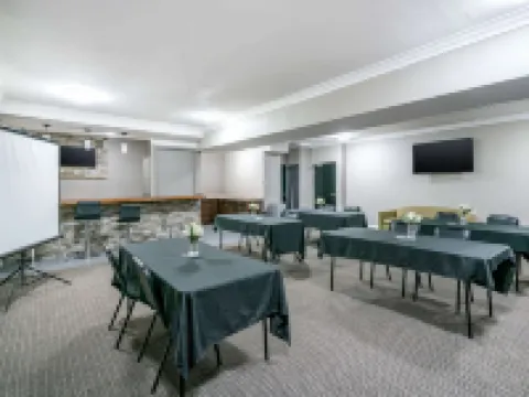 Quality Inn & Suites - Jefferson City Hotels in Cole County