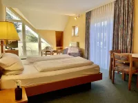 Landhotel Zur Linde Hotel di LoBburg