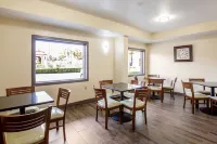 莫比爾西提爾曼角凱藝酒店 - 早餐