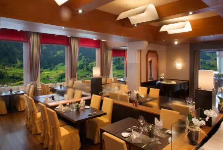 Belvedere Swiss Quality Hotel Отели рядом с достопримечательностью «Firstbahn AG»