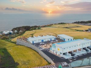 Pohang Uni’s Ocean Pool Villa