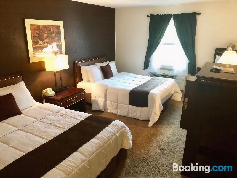 Bicentennial Inn