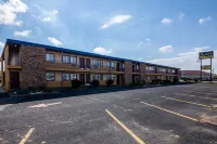 Scottish Inn & Suites - Eau Claire - parkir