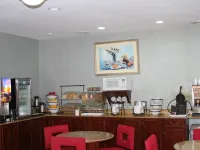Red Roof Inn & Suites Detroit - Melvindale/ Dearborn Hotels in Melvindale