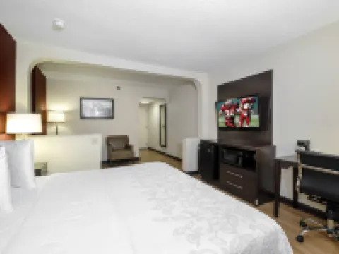 レッド ルーフ イン プラス + & スイーツ オペライカ オペライカのホテル