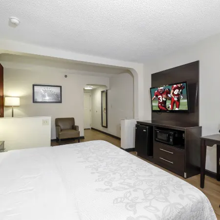 Red Roof Plus+ & Suites Opelika