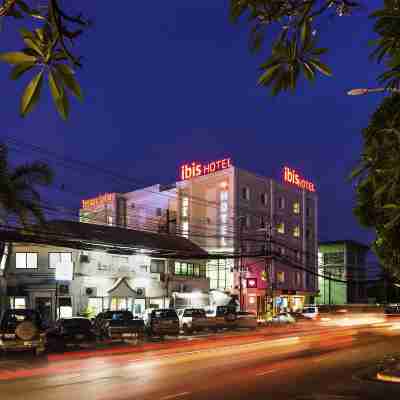 Ibis Vientiane Nam Phu Hotel Exterior