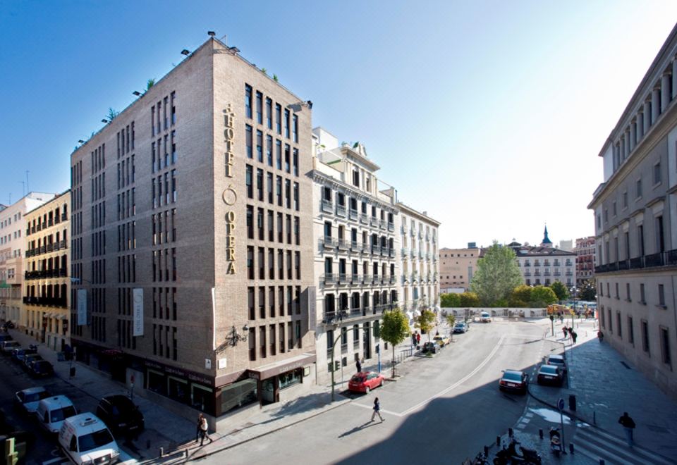 4. 호텔 오페라 마..