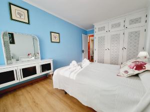 Centrally Located Family Flat with Acces to Swimming Pool