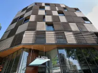 B Hotel Hotels near Las Arenas
