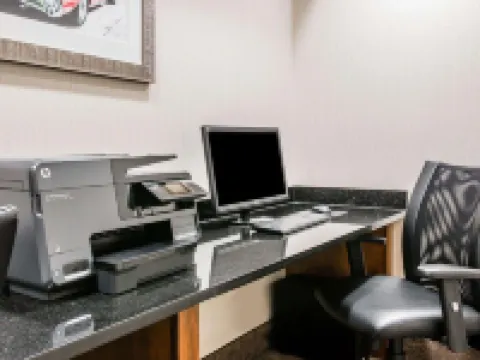 Quality Inn & Suites Warren - Detroit Hotels in Warren