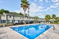 Days Inn by Wyndham Savannah Gateway I-95 - 2-Star