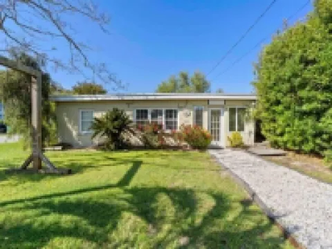 Flip Flop Paradise 2 Bedroom Cottage by RedAwning