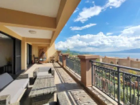 Fuxian Lake Leshu Homestay (Chenghua Line No. 2)