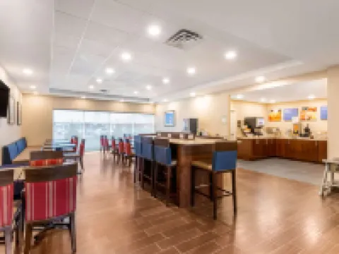 Comfort Inn & Suites Hotels in Clarington
