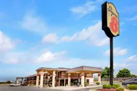 Super 8 by Wyndham Shawnee Hotels in Shawnee