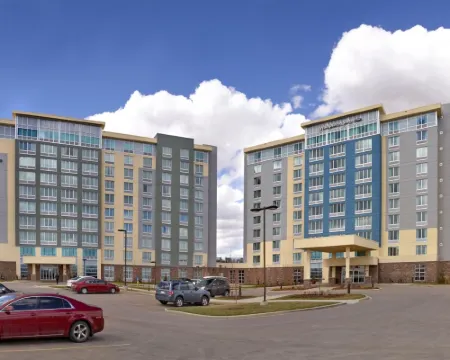 ハンプトン イン バイ ヒルトン カルガリー エアポート ノース カルガリーのホテル