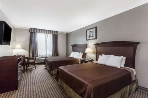 Harbor Inn & Suites
