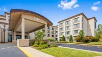 Best Western Executive Inn Hotels near Simmons Beach