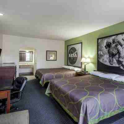 Super 8 by Wyndham Houston Hobby Airport South Rooms