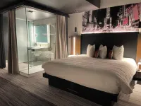 Grand Times Hotel Laval - Centropolis Отели рядом с достопримечательностью «Spa Lumiere»