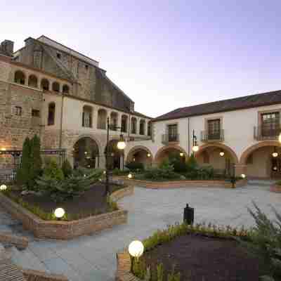 Parador de Plasencia Hotel Exterior