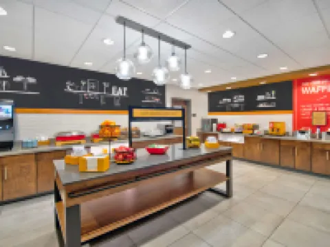 ハンプトン イン バイ ヒルトン アビンドン アビンドンのホテル