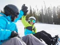 แบรนด์นิวเคลียร์วอเตอร์ลอฟต์ - คอนโดพรีเมียร์ 2 ห้องนอน - เด็กเล่นสกีฟรี! คอนโด 2 ห้องนอน โดย RedAwning