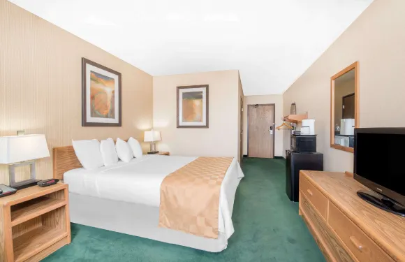 法戈機場第19大道/機場圓頂温德姆戴斯套房酒店