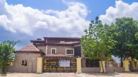 Cute Villa Hotel and Suites Hotels near Kiddies fun world