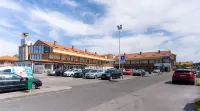 Chateau la Roca - parking
