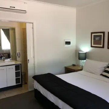 Norwood House Motel & Receptions Hotels near Mornington Botanical Rose Gardens