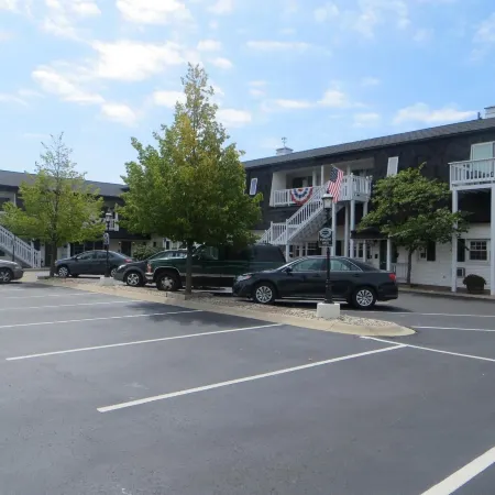 Snyders Shoreline Inn