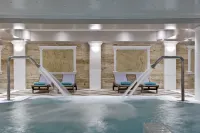 Zeus Dolce by Wyndham Athens - Hot Tub